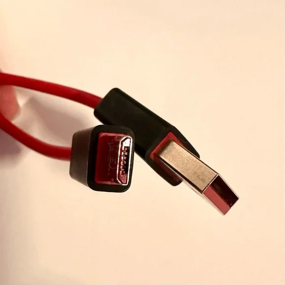 Beats by Dre Solo Wired or Wireless Over-Ear Headphones - Picture 7 of 9